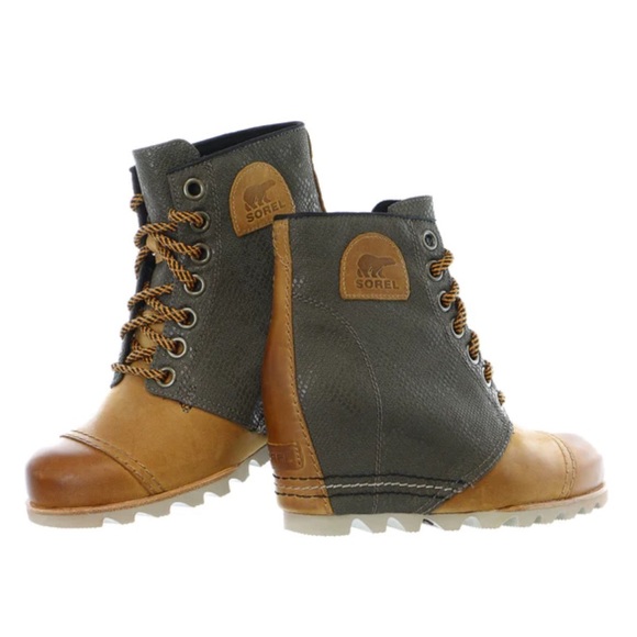 EUC Sorel 1964 Premium Wedge Booties Elk Grey Faux Snakeskin Waterproof Leather - Picture 2 of 9